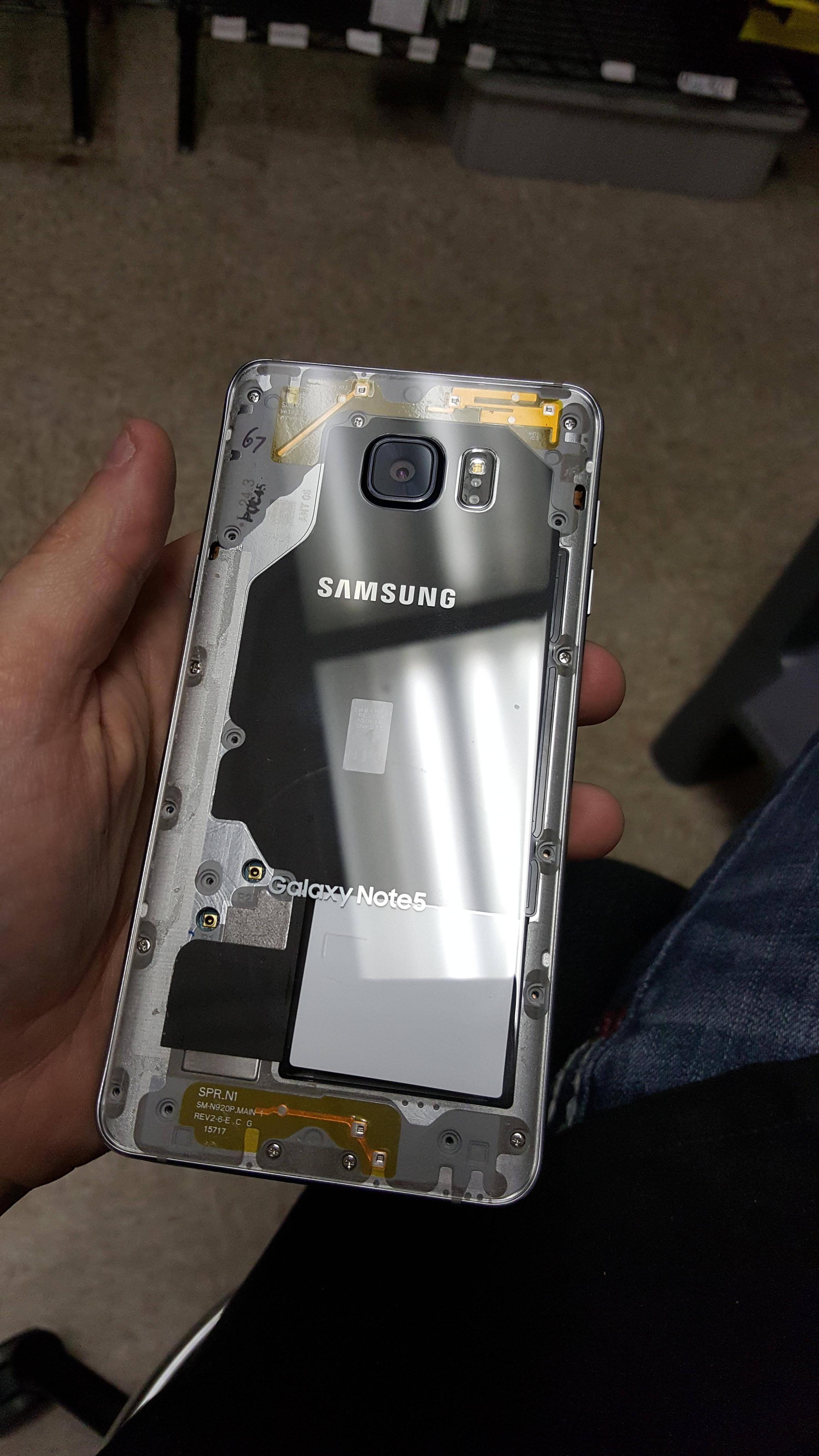 パーツ交換無しでgalaxy Note 5の背面をスケルトン化するカスタマイズがすごい Geekles